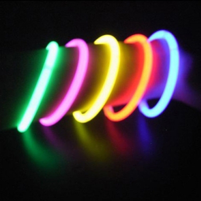 Amazon.com: AMOR PRESENT 200PCS Glow Sticks, 8Inch Glow Stick Bracelets  Necklaces, Glow in the Dark Neon, Christmas, Easter, Football, Halloween  Party Favors Supplies : Home & Kitchen